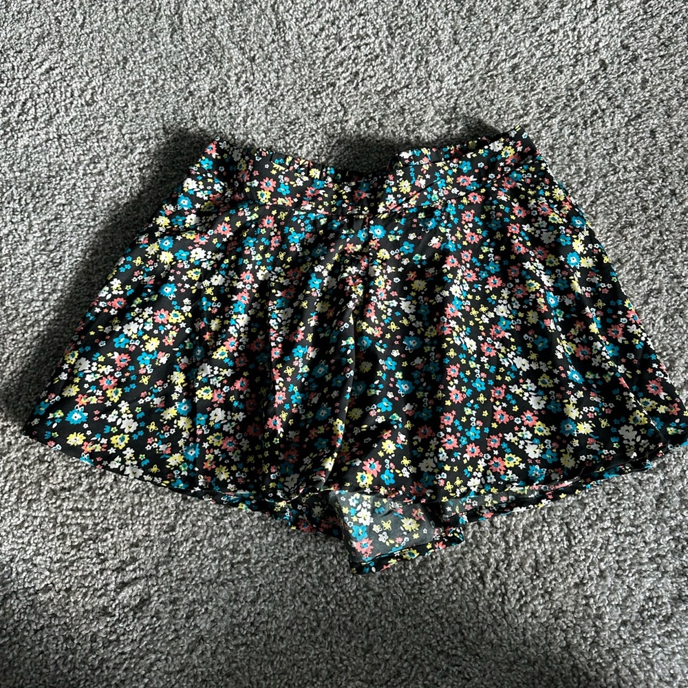 Charlotte Russe flowy shorts size medium